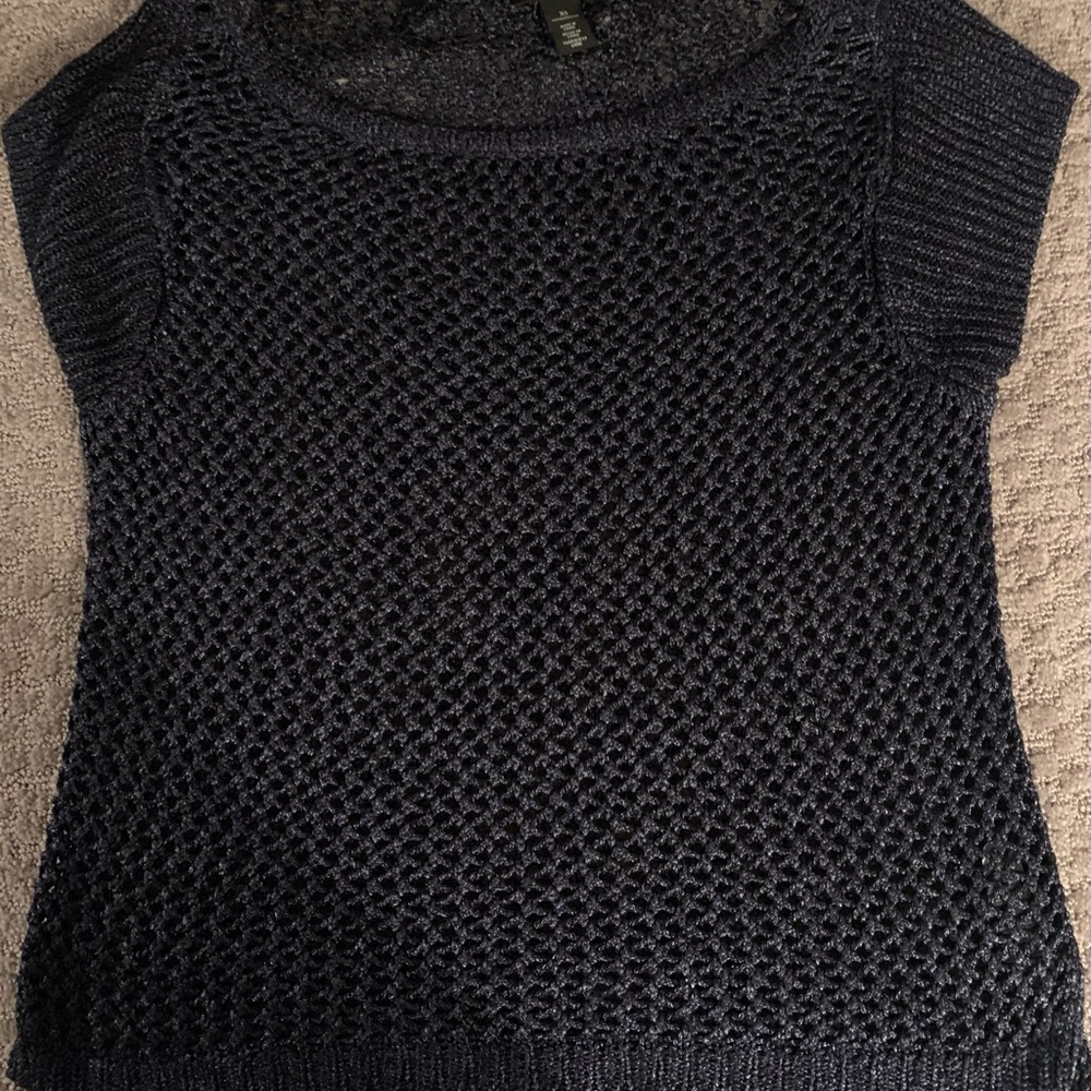 Preowned White House/ Black Market Womans Top